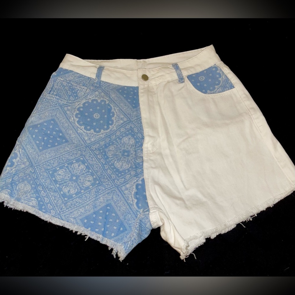 Baevely: Women’s Large Two-Toned White and Blue Paisley Design Jean Shorts